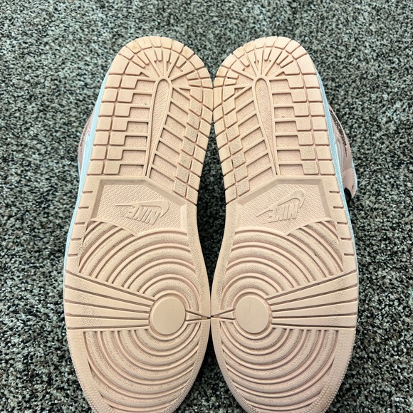 Nike Air Jordan 1 Mid Crimson Tint 554724-133 Mens Size 10 Shoes Sneakers Pink - Picture 5 of 8